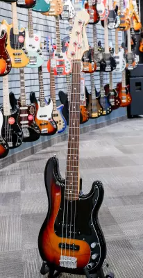 Store Special Product - Fender - American Performer Precision Bass, Rosewood Fingerboard - 3 Tone Sunburst